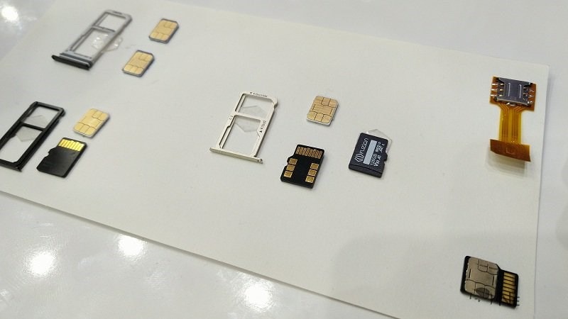 FuZion- thẻ nhớ microSD đồng thời là khe SIM.