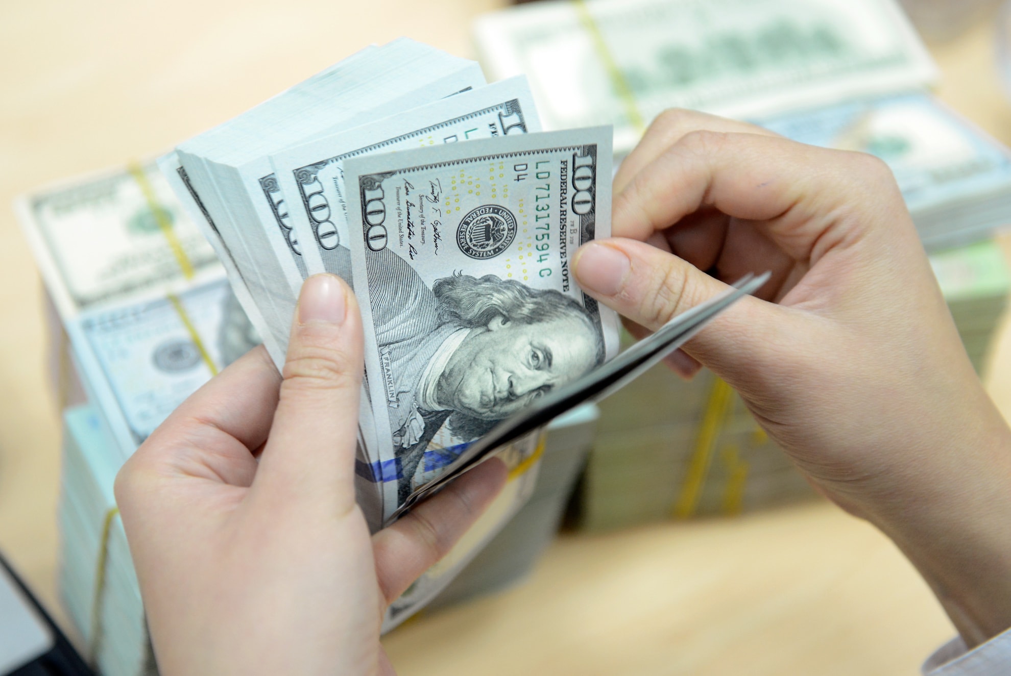 Tỷ giá hạch toán giữa đồng Việt Nam với 1 USD (đôla Mỹ) trong tháng 3 sẽ là 22.893 đồng (Ảnh minh họa)