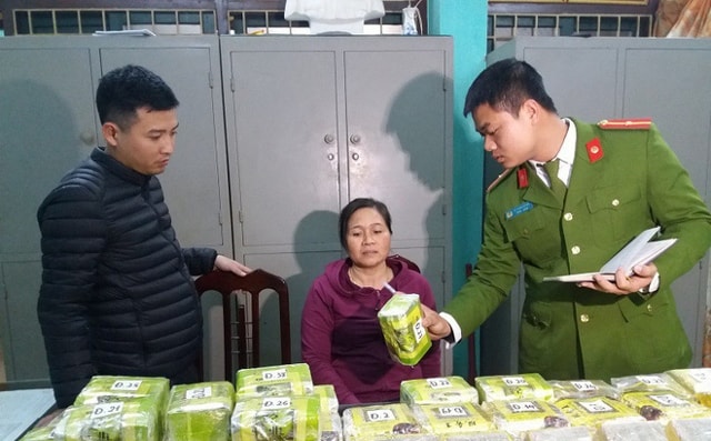 Đối tượng và tang vật trong một vụ vận chuyển ma túy Công an tỉnh Nam Định triệt phá thành công. Ảnh: Soha