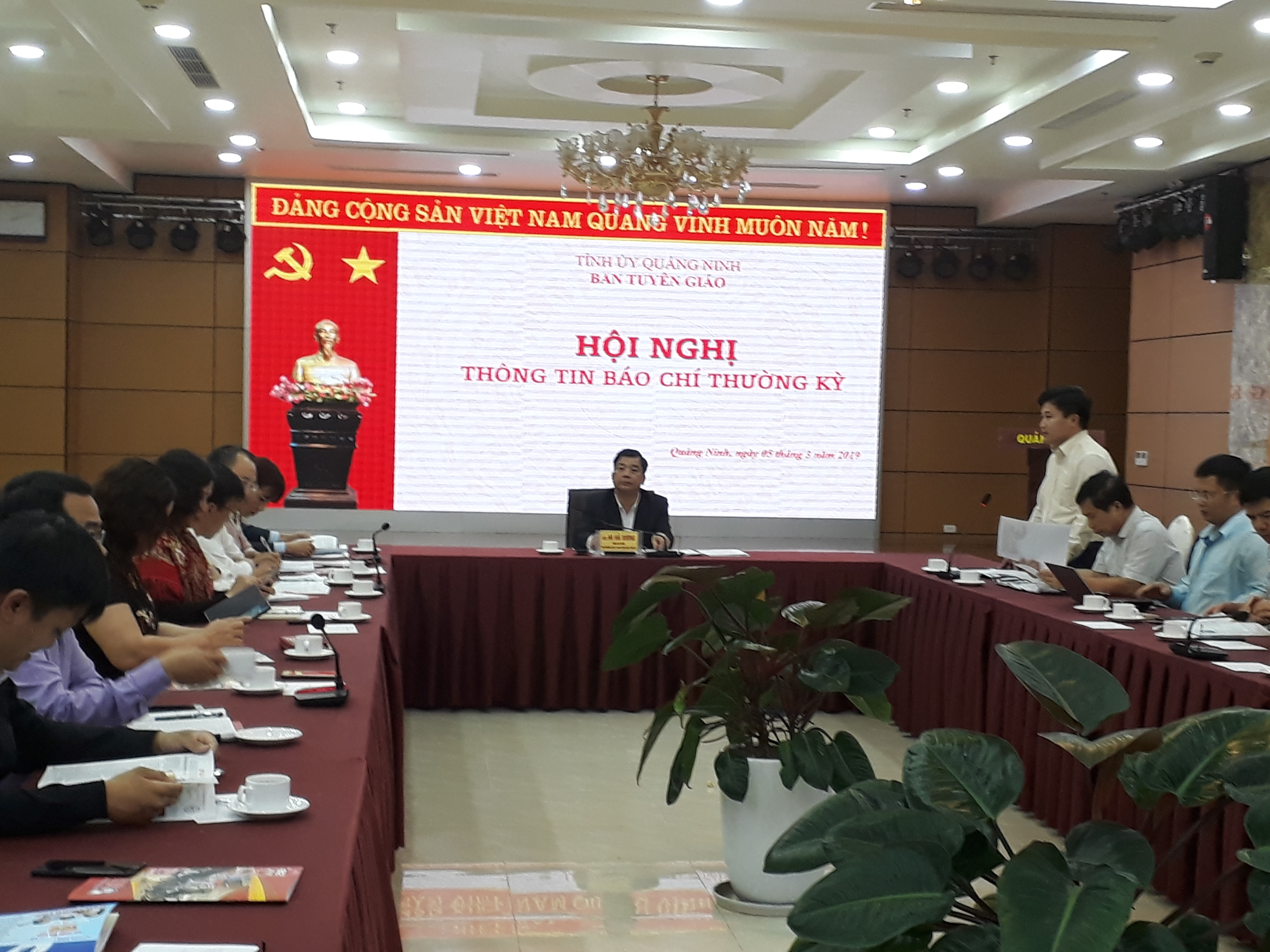 Đồng chí Lý Văn Thành, Phó trưởng Ban Dân tộc tỉnh thông tin về kết quả thực hiện Đề án 196