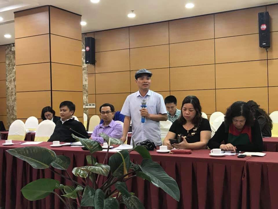 Phóng viên Báo Nhà báo & Công luận đặt câu hỏi với lãnh đạo TP Uông Bí. Ảnh: Ngọc Hà