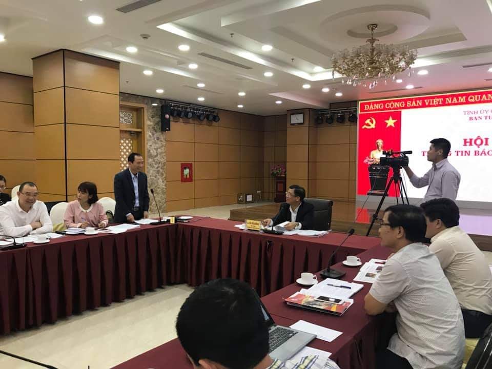 Đ/c Nguyễn Đình Trung, Phó Chủ tịch UBND TP Uông Bí thông tin về các vấn đề báo chí quan tâm