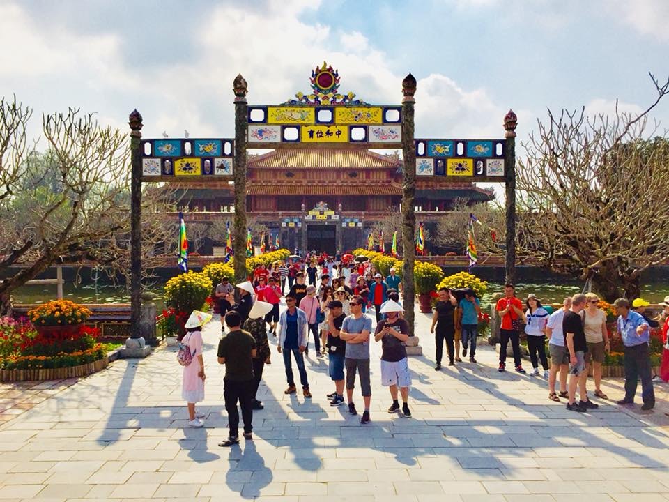 Miễn phí tham quan tại khu Di tích Huế cho phụ nữ mặc trang phục áo dài tuyền thống Việt Nam.