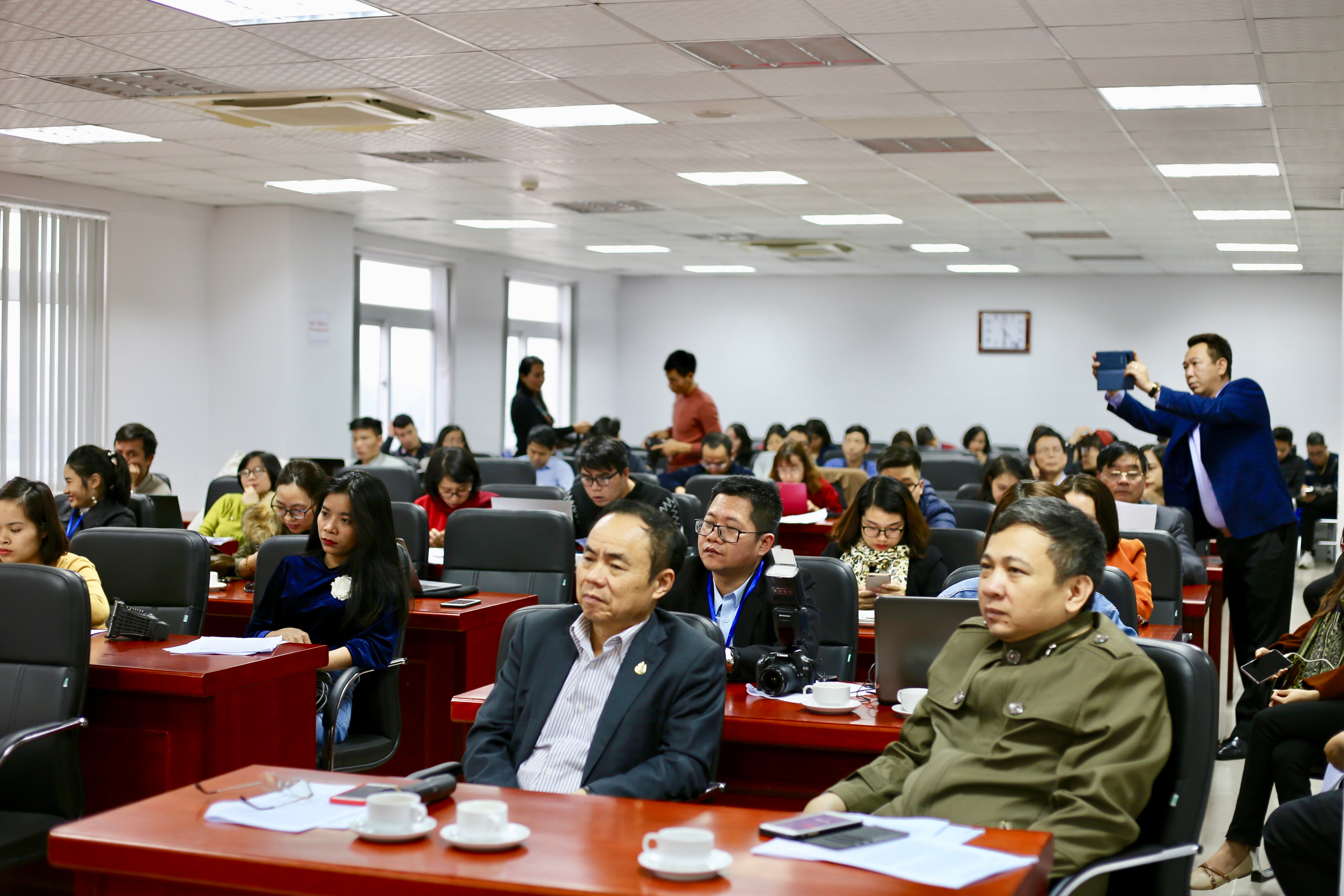 Quang cảnh cuộc họp. Ảnh: Huy Hoàng