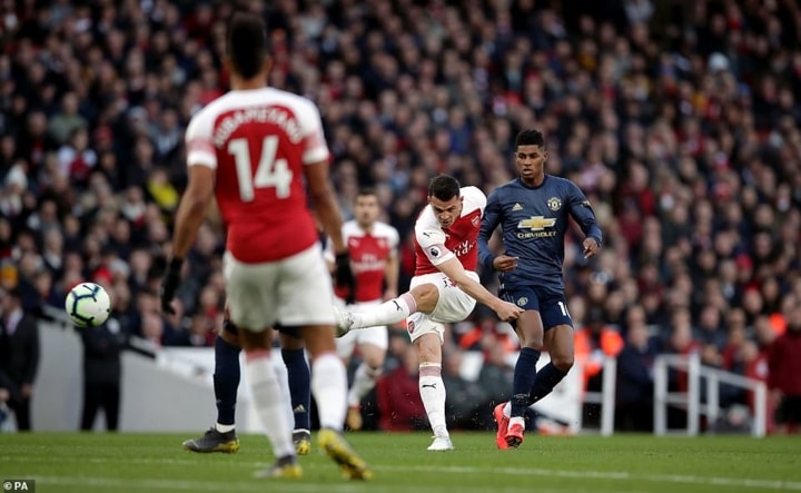 Xhaka ghi bàn từ ngoài vòng cấm mở tỉ số cho Arsenal. Ảnh: PA