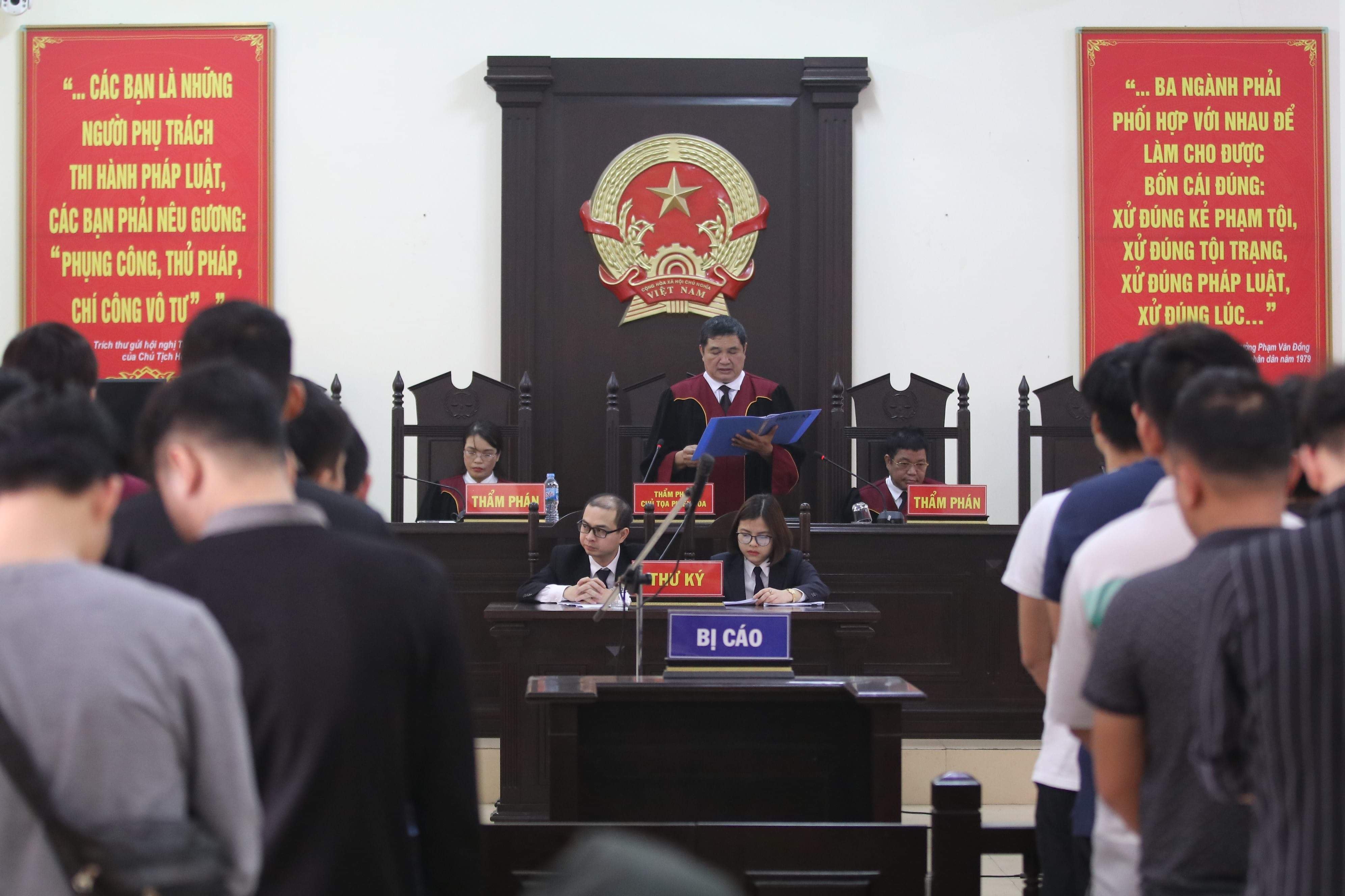 Chủ tọa phiên tòa tuyên án kết thúc vụ án vào chiều ngày 12/3.