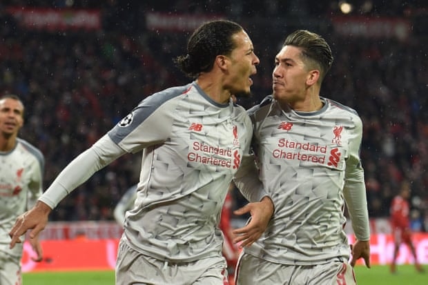 Van Dijk và đồng đội ăn mừng bàn thắng nâng tỉ số lên 2 - 1. Ảnh: Getty