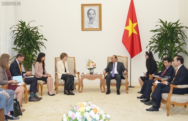 Thủ tướng Nguyễn Xuân Phúc tiếp bà Elsbeth Akkerman nhân dịp nhận nhiệm vụ Đại sứ Hà Lan tại Việt Nam. Ảnh: VGP