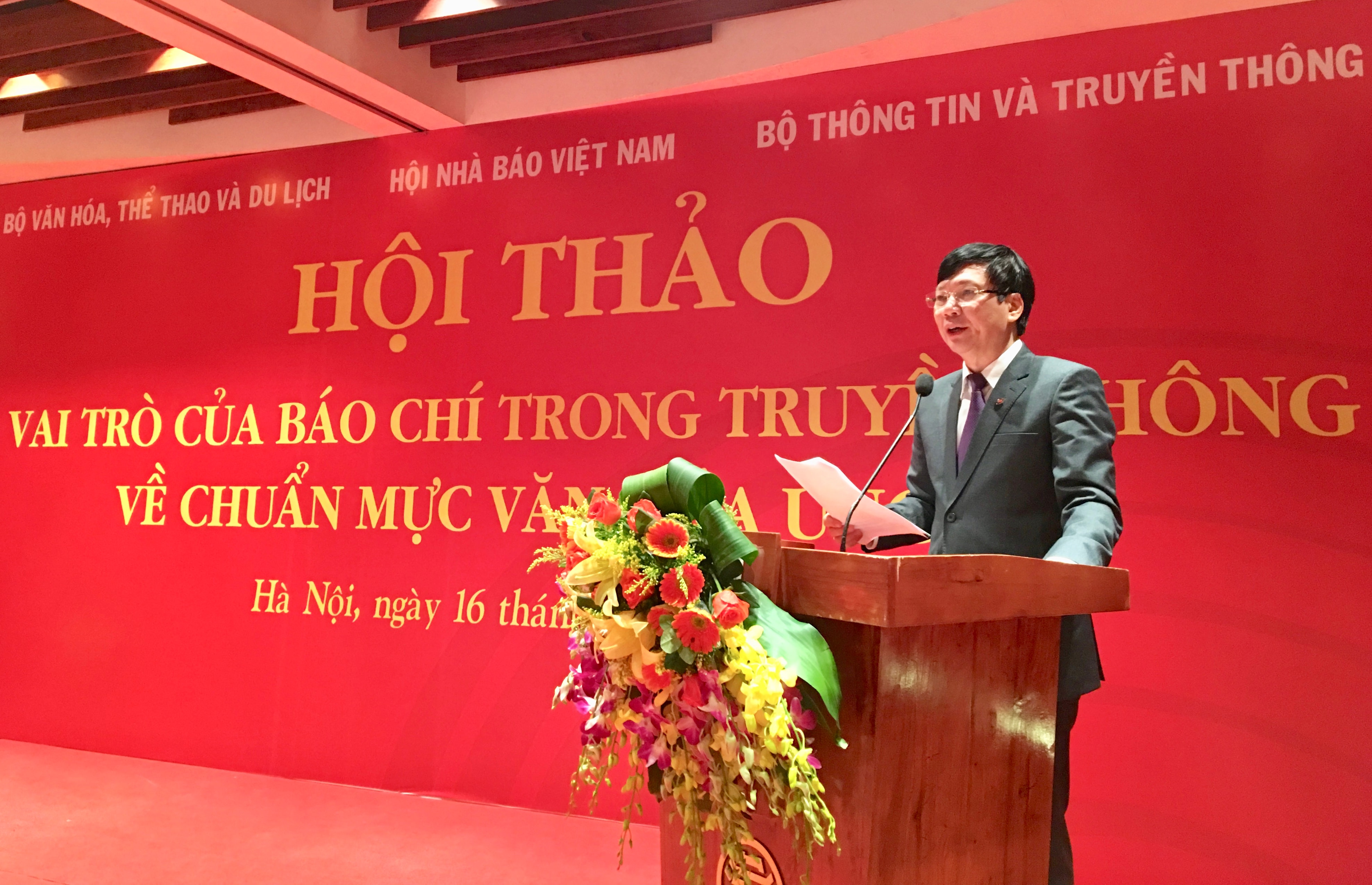 Nhà báo Hồ Quang Lợi - Phó Chủ tịch Thường trực HNBVN phát biểu