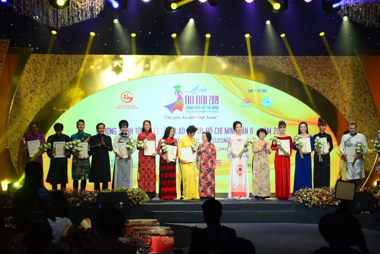 Ban tổ chức ghi nhận sự đồng hành của nhiều đại sứ là các văn nghệ sĩ, doanh nhân, người nổi tiếng. Ảnh: baogiaothong.vn