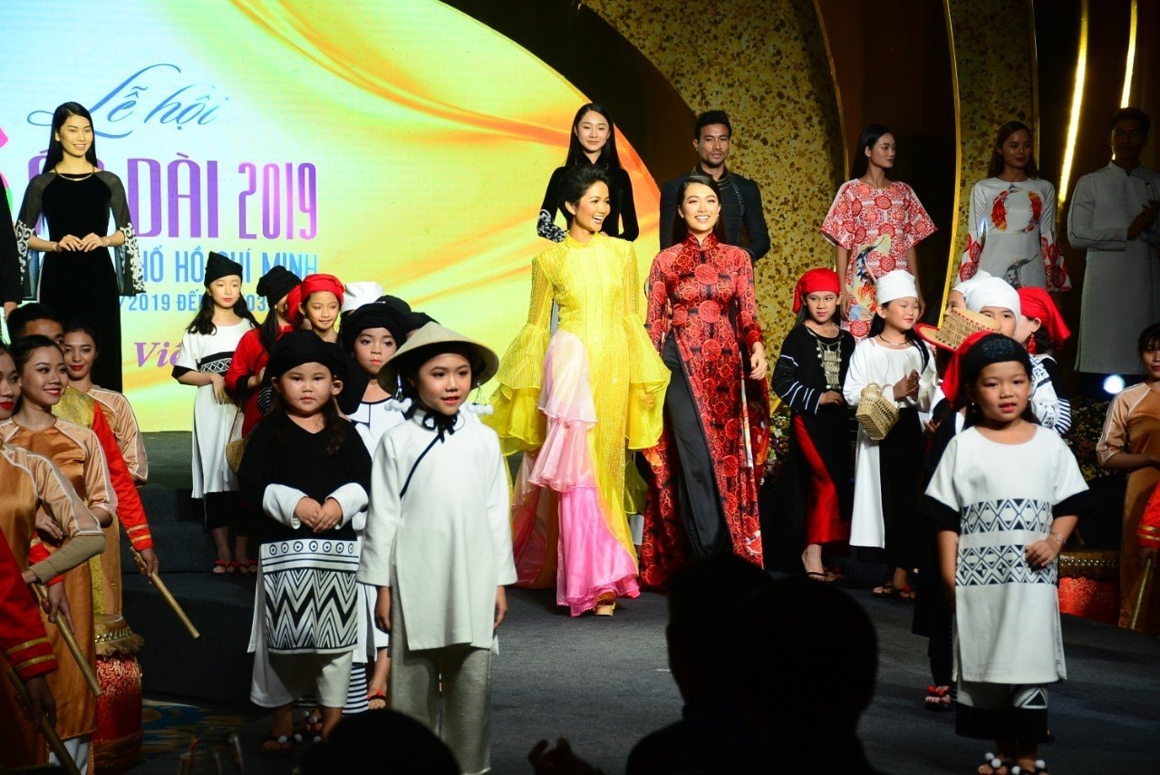 Hoa hậu H’Hen Niê làm đại sứ hình ảnh Lễ hội Áo dài 2019. Ảnh: baogiaothong.vn
