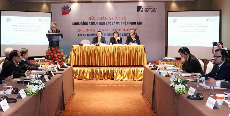 Phát huy vai trò trung tâm của ASEAN trong khu vực (Ảnh Phương Thảo)