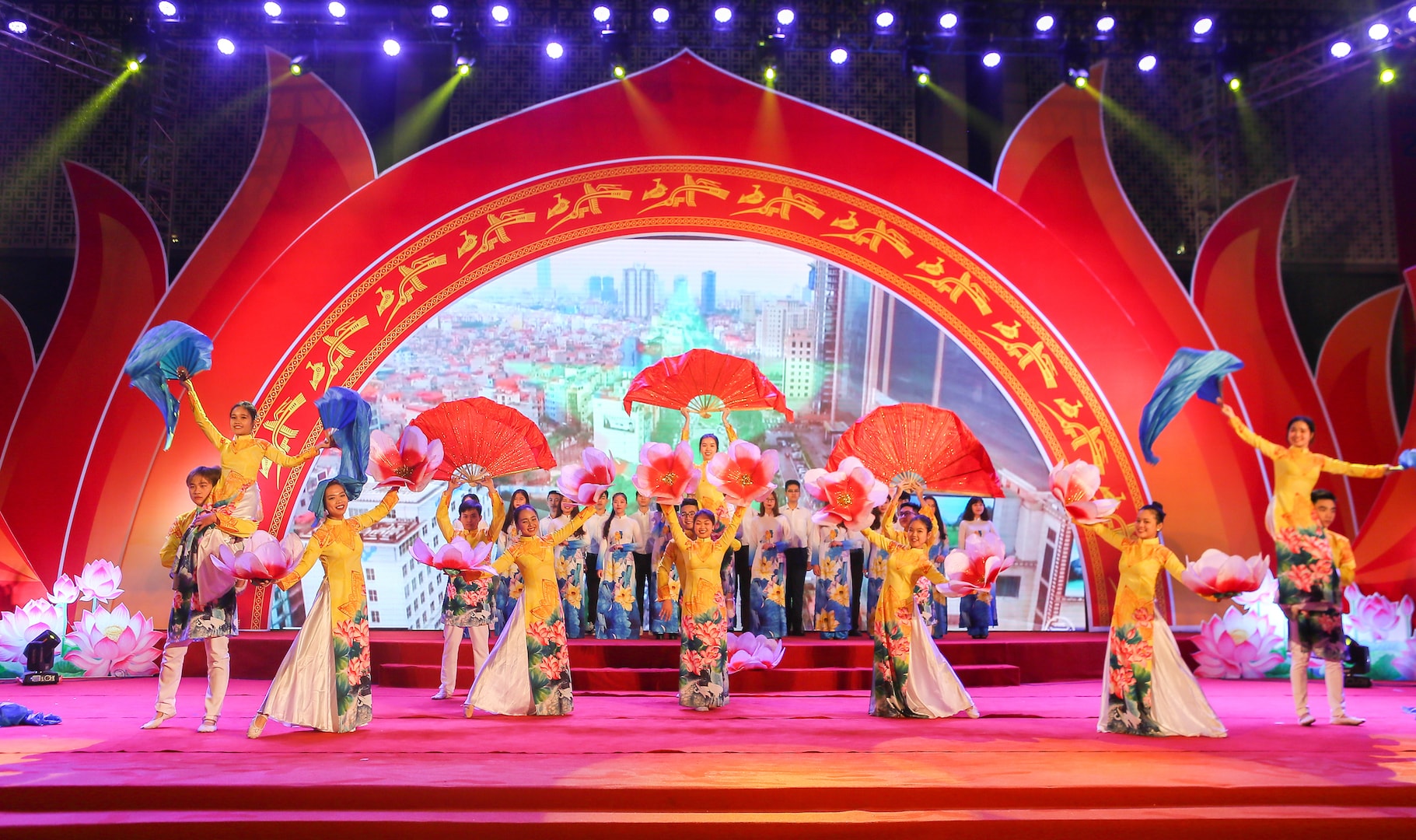 Tiết mục múa quạt đặc sắc