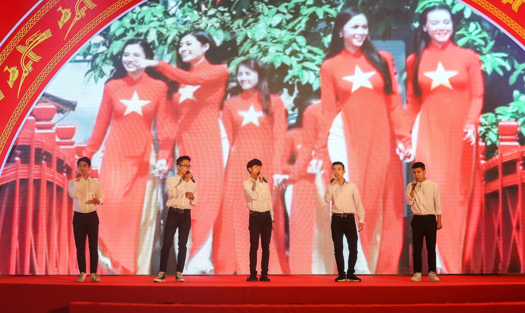 Tiết mục hát tốp ca