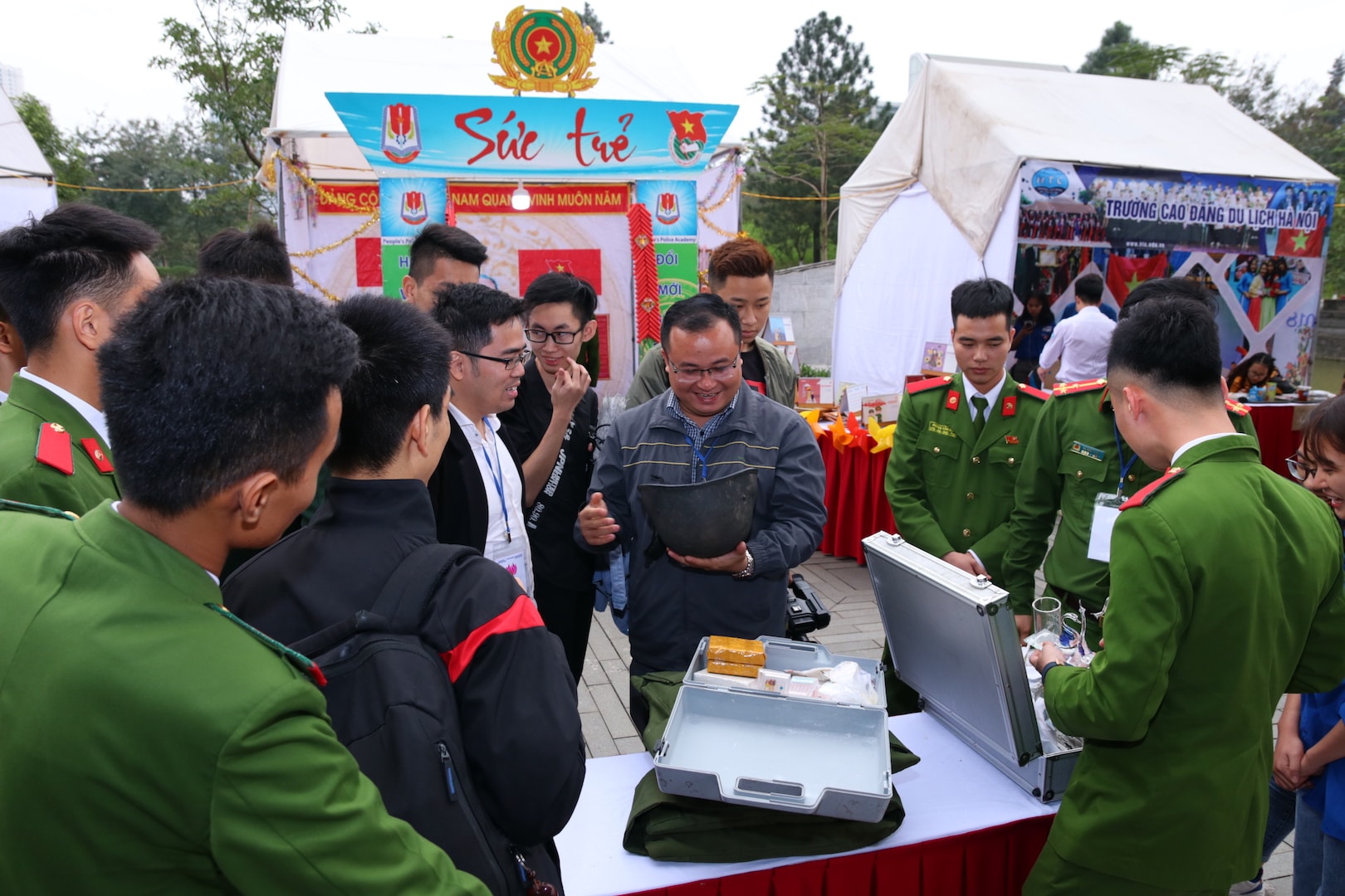 Cách dựng cũng như trang trí trại đơn vị nào cũng đều mang đặc trưng hình ảnh, phong cách riêng biệt của đơn vị đó