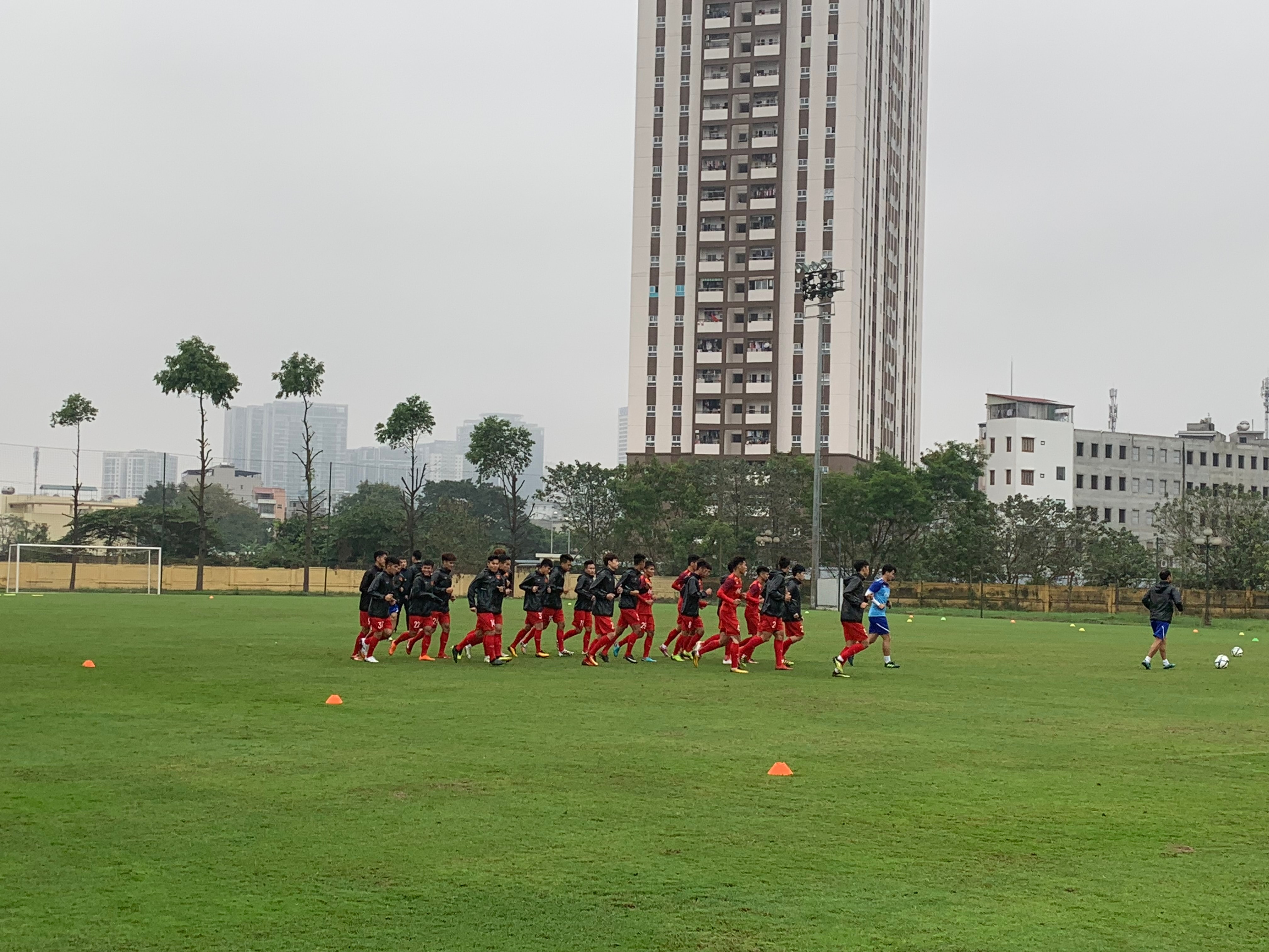 Các tuyển thủ U23 Việt Nam tích cực tập luyện cho vòng loại U23 châu Á. Ảnh: Hoàng Dương
