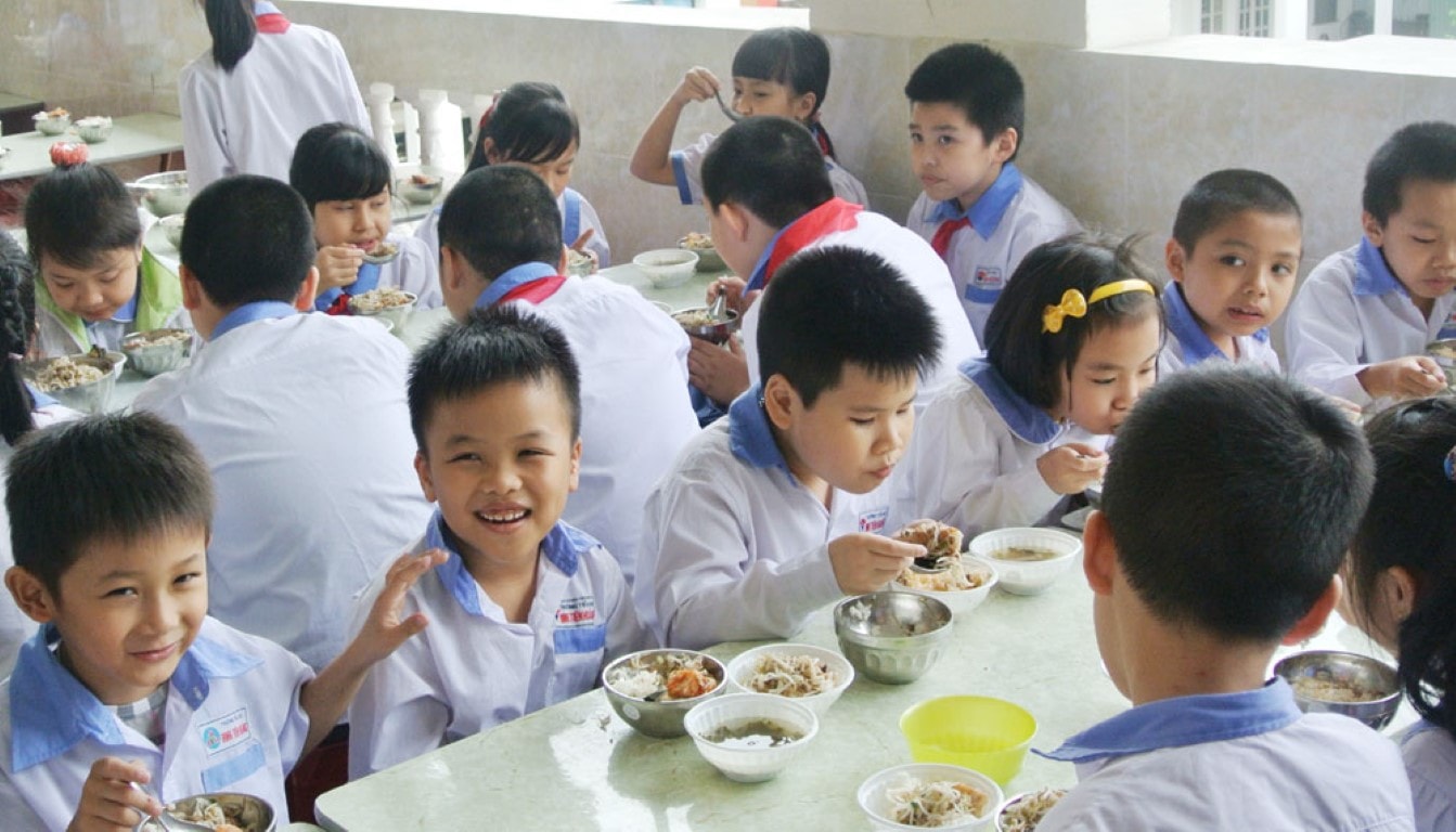 Để thực phẩm bẩn tuồn vào trường học là một tội ác. (Ảnh minh họa)