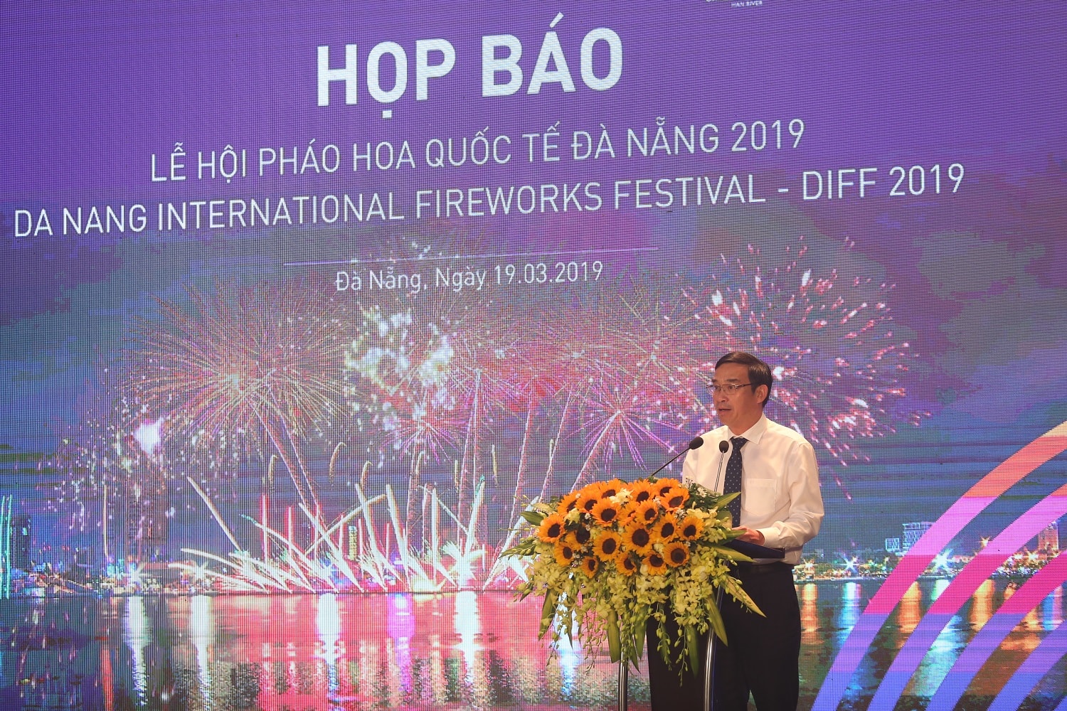 Ông Lê Trung Chinh - Thành uỷ viên, Phó Chủ tịch UBND thành phố Đà Nẵng phát biểu tại buổi họp báo