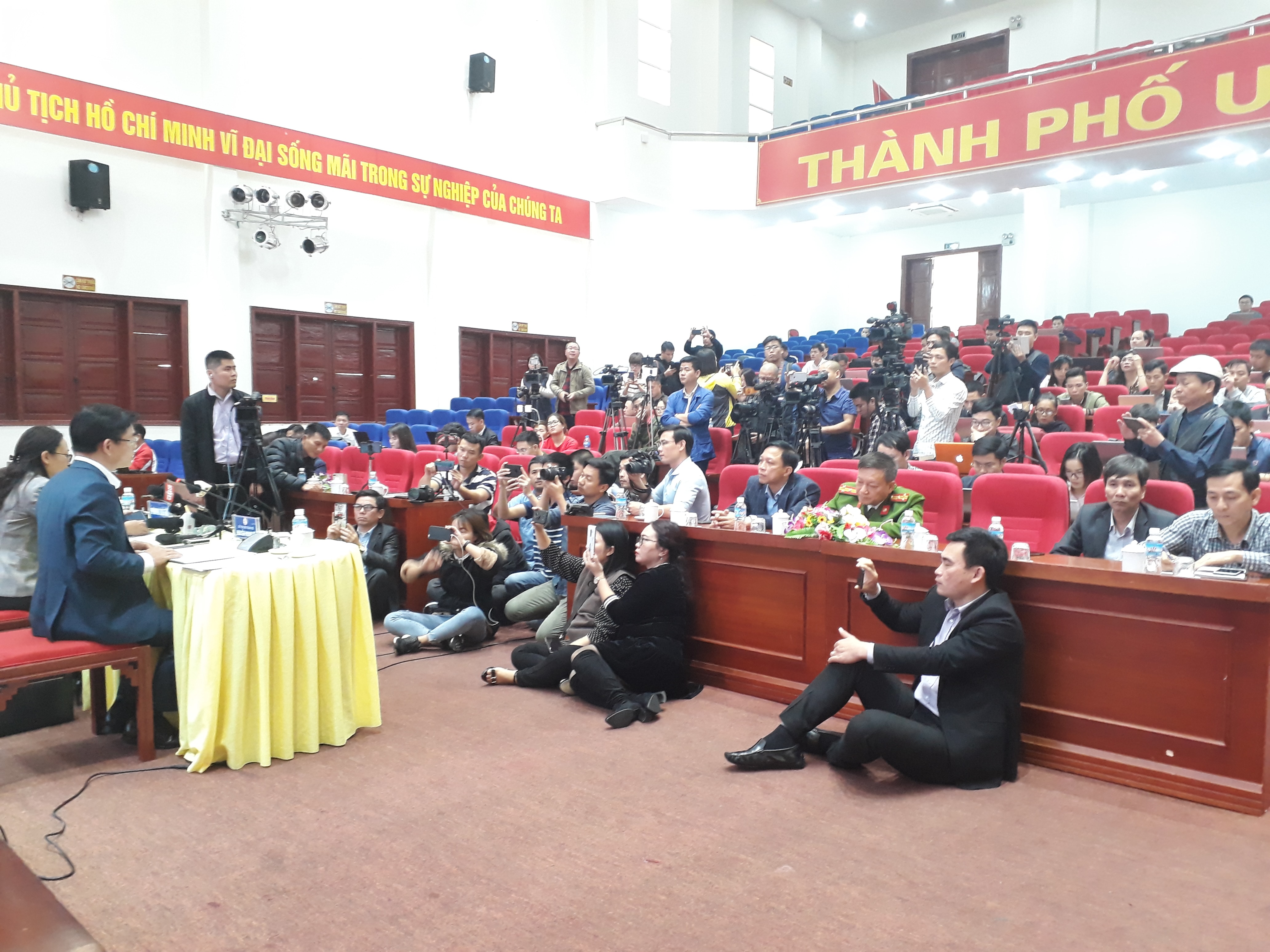 Quang cảnh Hội nghị thông tin báo chí về chùa Ba Vàng