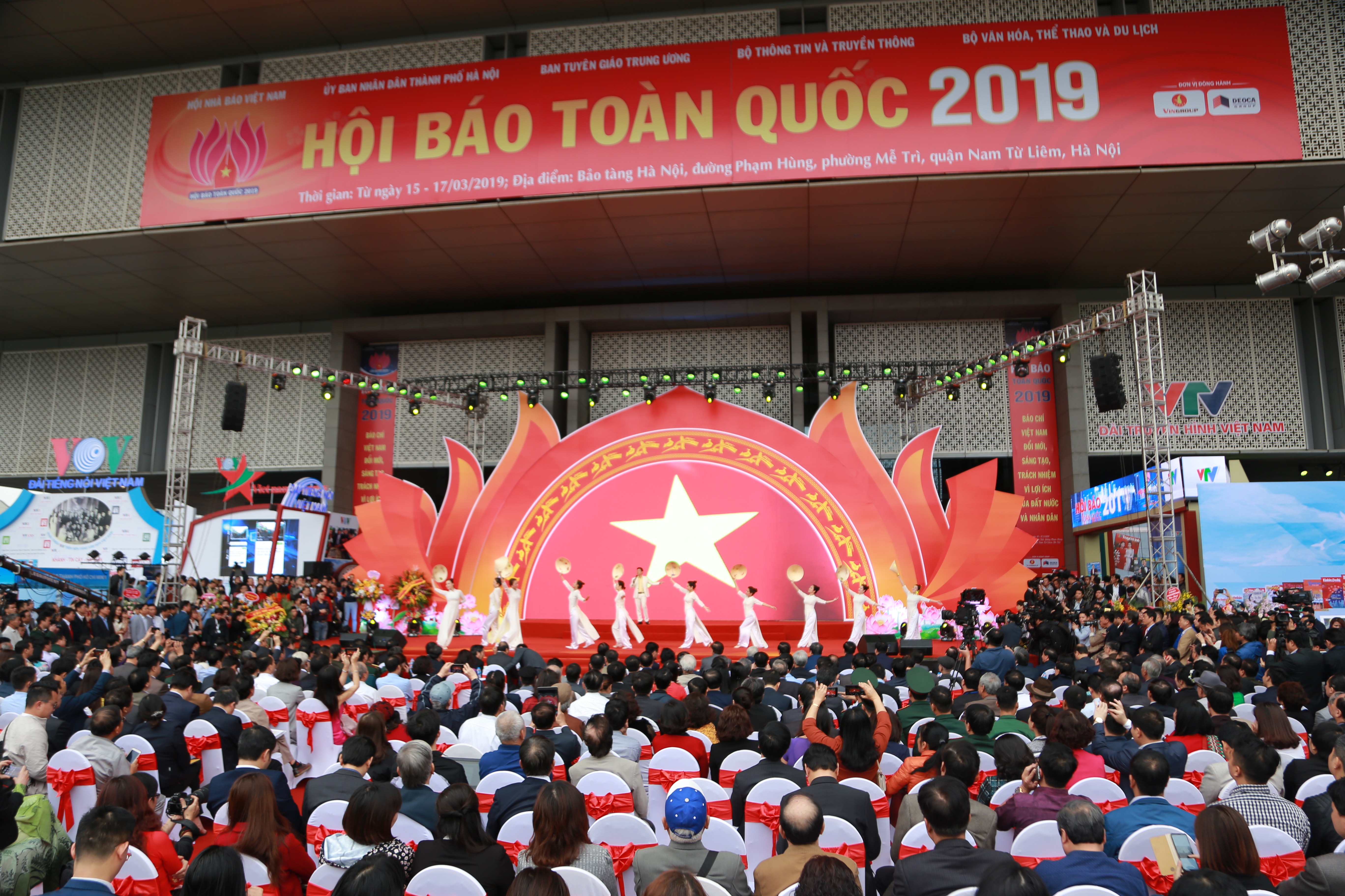 Chương trình nghệ thuật của Nhà hát Tuổi trẻ đã diễn ra với chất lượng cao, không những tạo ấn tượng không chỉ chương trình khai mạc mà còn cả chương trình bế mạc của Hội Báo. Ảnh: Mạnh Nguyễn
