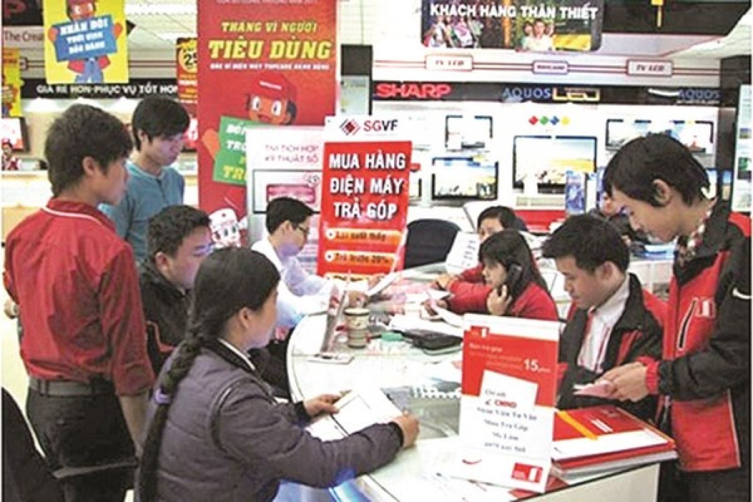 Nới room tín dụng tiêu dung là cần thiết nhưng phải hết sức thận trọng (Ảnh TL)