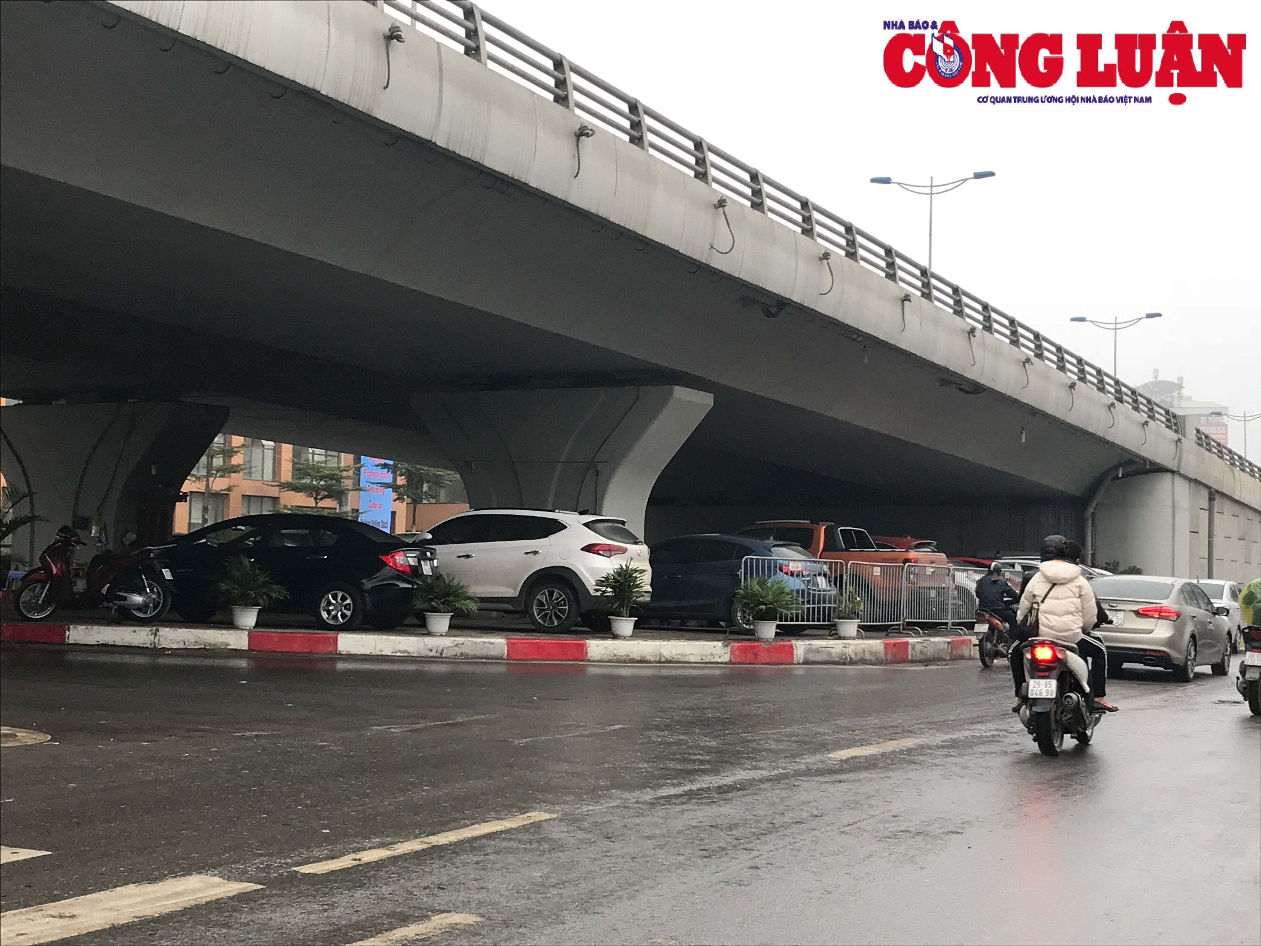 Bộ GTVT trả lời về việc bác đề xuất của Hà Nội sử dụng gầm cầu làm bãi đỗ xe