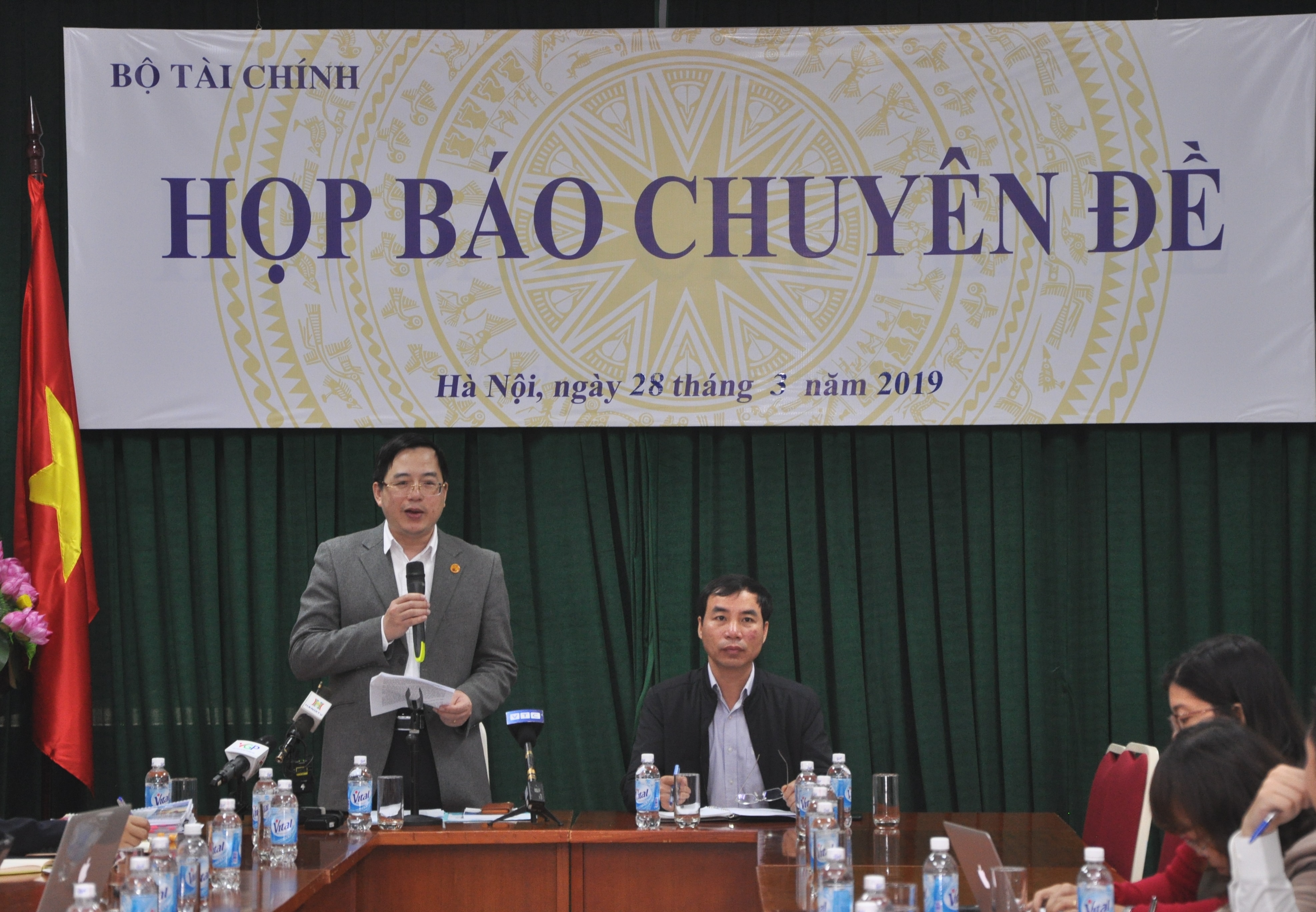 Ông Đặng Quyết Tiến, Cục trưởng Cục Tài chính doanh nghiệp, Bộ Tài chính phát biểu tại buổi họp báo
