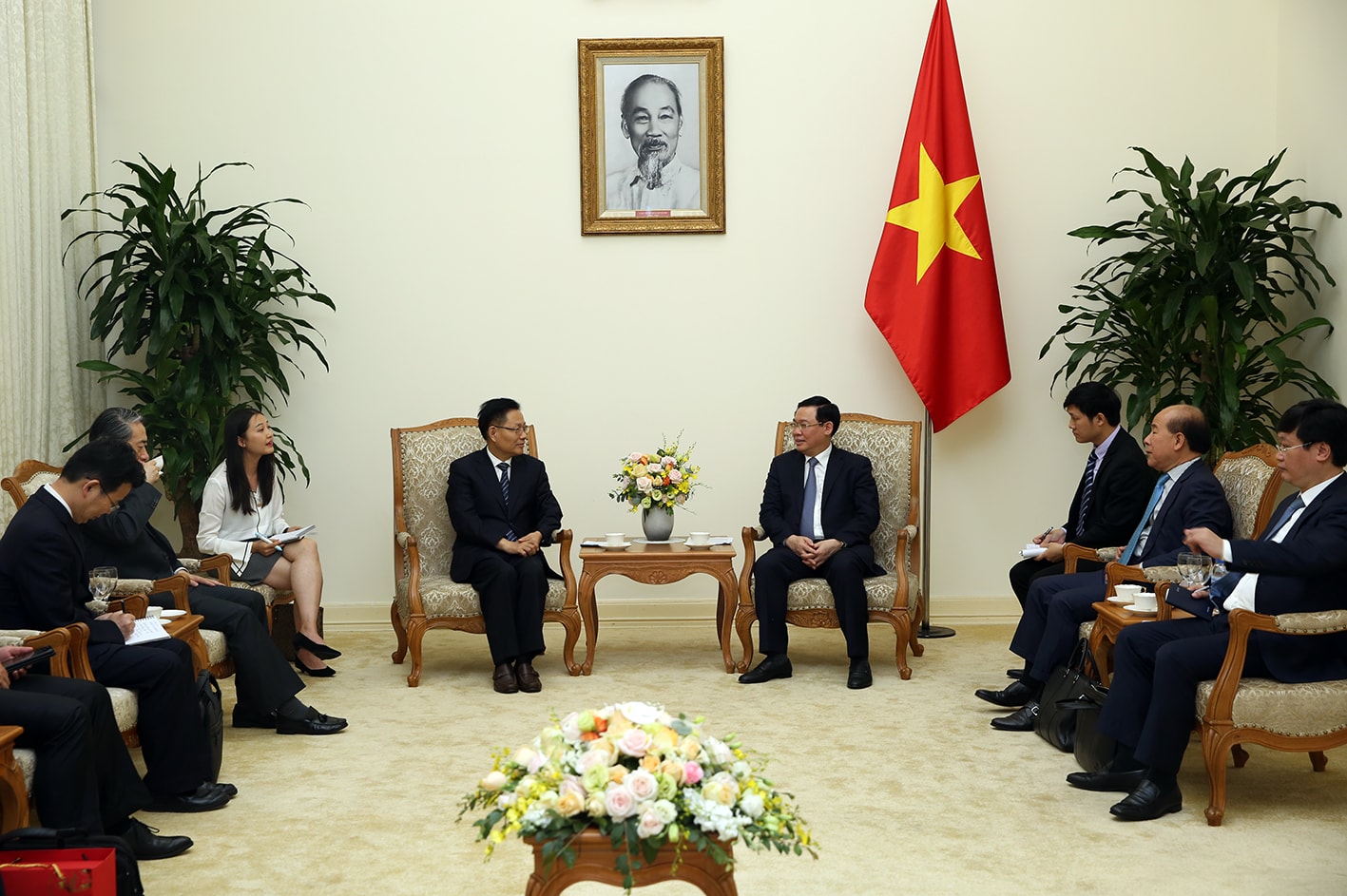 Phó Thủ tướng Vương Đình Huệ tiếp ông Tông Quốc Anh, Phó Tỉnh trưởng thường trực tỉnh Vân Nam (Trung Quốc) sang thăm và làm việc tại Việt Nam. Ảnh: VGP