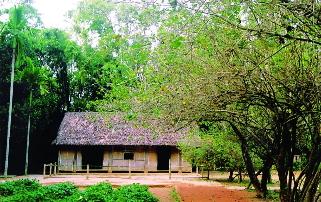 Nhà Bác bình yên bên những hàng cây xanh