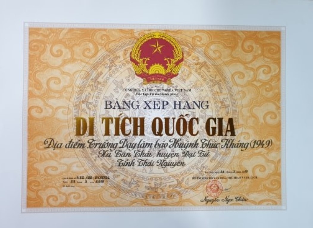 Bằng công nhận di tích và một số hình ảnh về bia di tích, triển lãm và công tác chuẩn bị cho Lễ Kỷ niệm đang rất tích cực (Ảnh: Kim Hoa- Quang Minh Bảo tàng báo chí Việt Nam cung cấp).