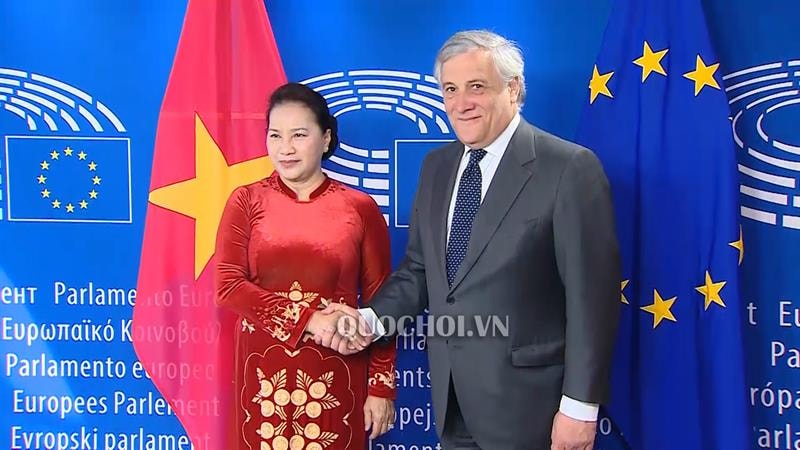 Chủ tịch Nghị viện Châu Âu Antonio Tajani chào đón Chủ tịch Quốc hội Nguyễn Thị Kim Ngân cùng Đoàn đại biểu cấp cao Quốc hội Việt Nam. Ảnh quochoi.vn