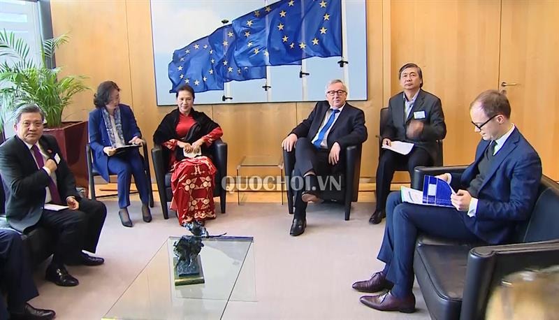 Chủ tịch Quốc hội Nguyễn Thị Kim Ngân hội kiến Chủ tịch Uỷ ban Châu Âu (EC) Jean- Claude Junker. Ảnh quochoi.vn
