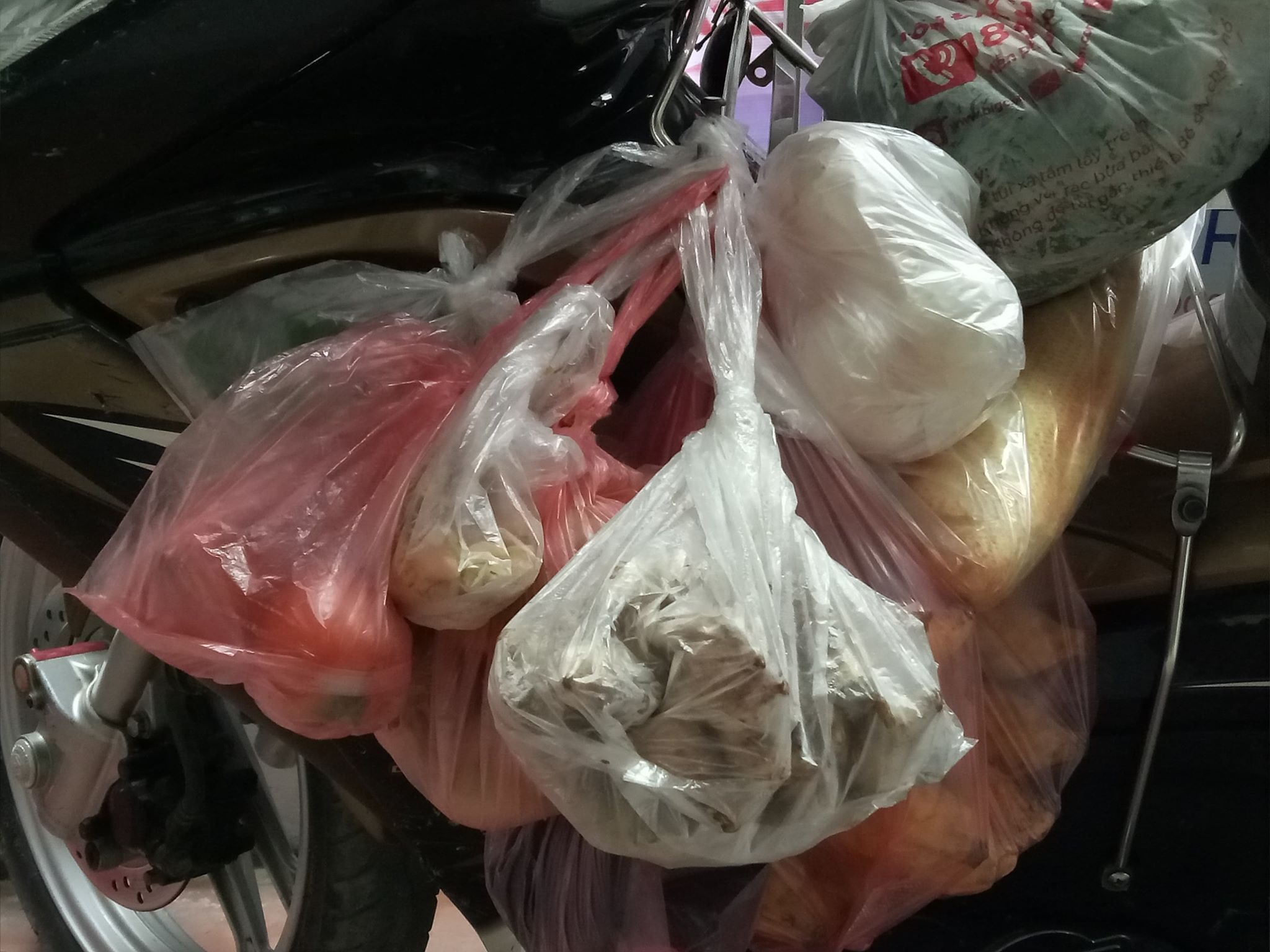 Cận cảnh một chiếc xe của người đi chợ tại Mỹ Đình, Nam Từ Liêm, Hà Nội (Ảnh Lương Minh)