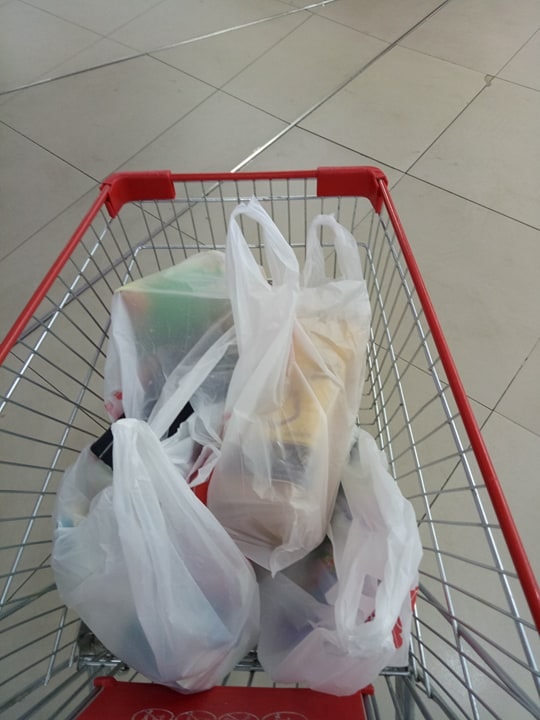 Cận cảnh một chiếc xe chở hàng của khách hàng tại bigC garden khi ra về tối ngày 8/4/2019 (Ảnh Lương Minh)