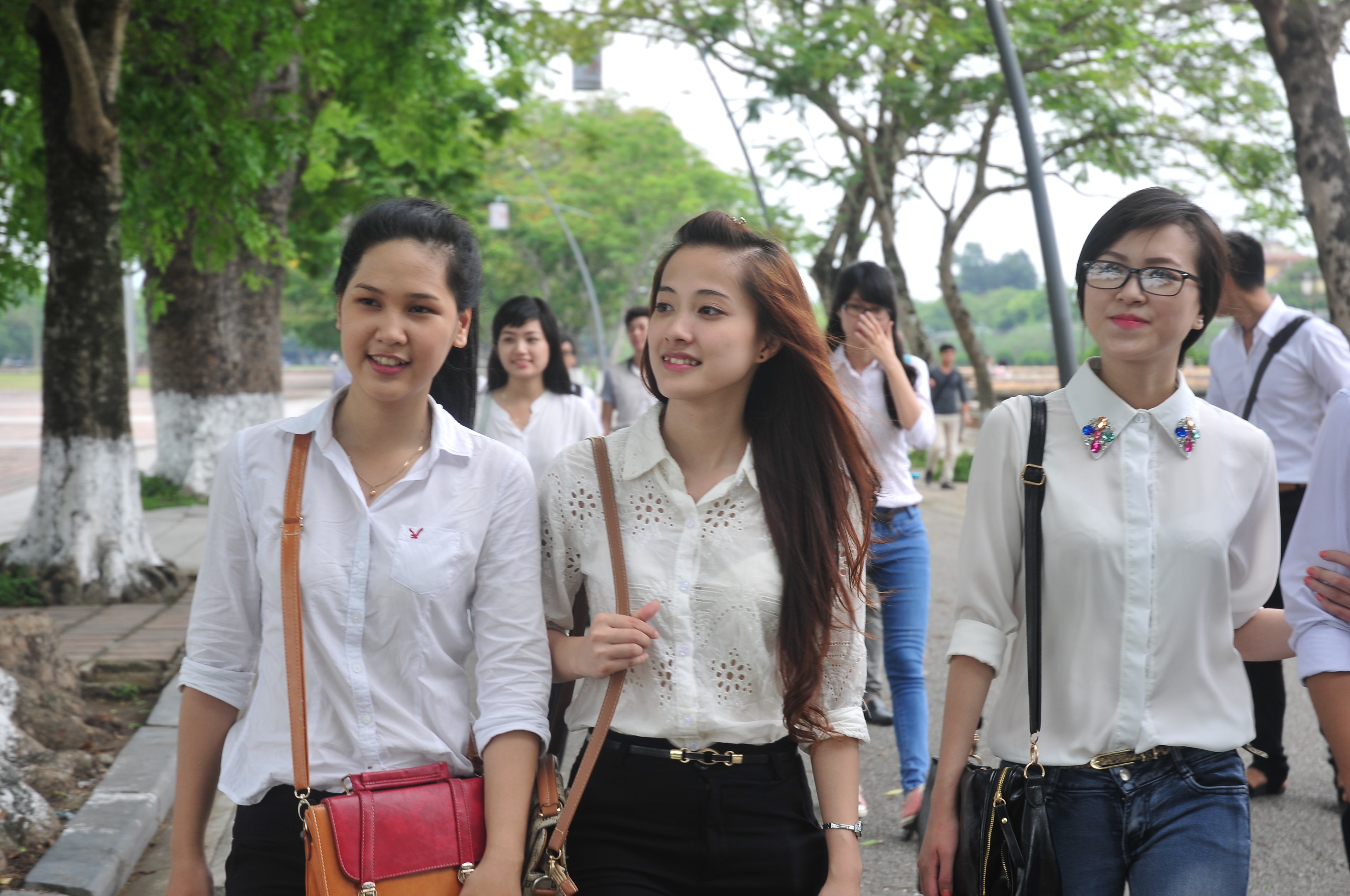Sinh viên Trường Đại học kinh tế đi thực tế