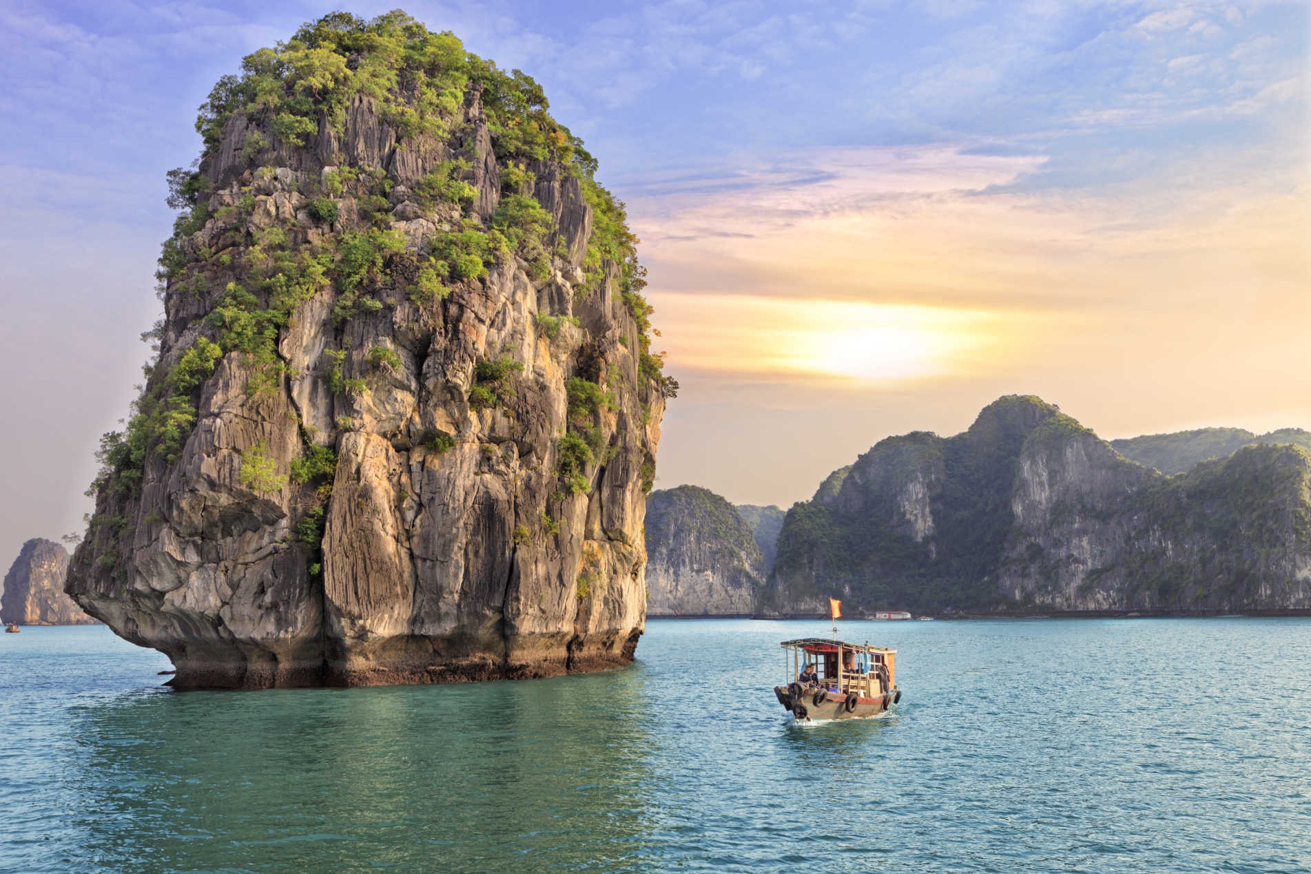 Vịnh Hạ Long - Kỳ quan thiên nhiên thế giới