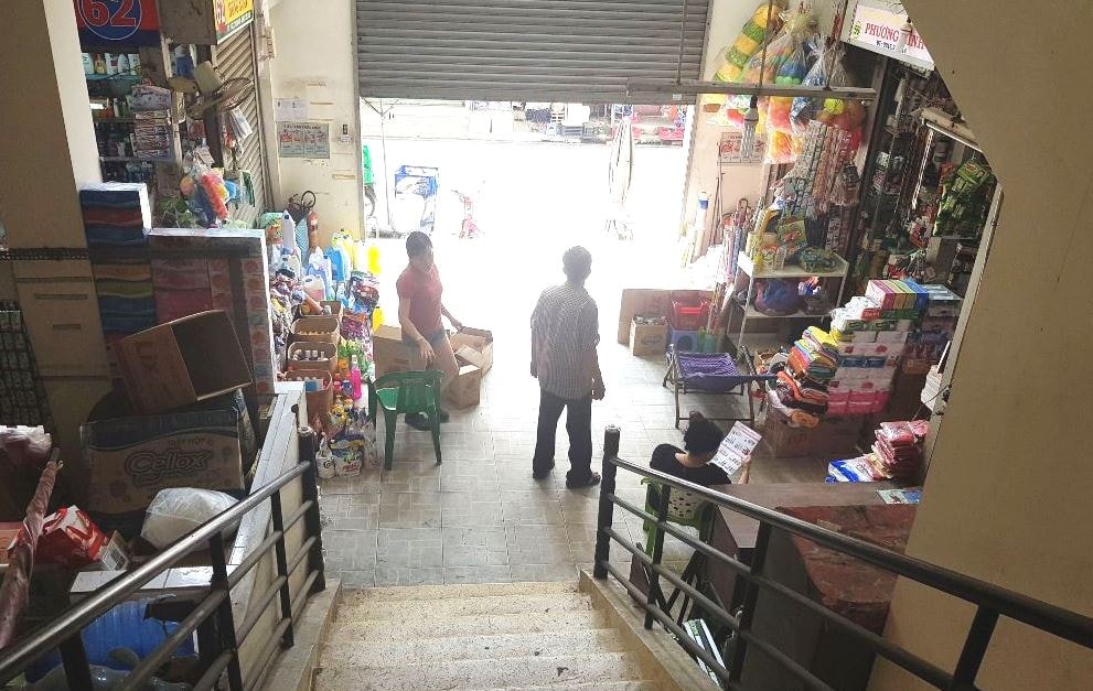 Khu vực tầng trệt chợ Văn Thánh mới khá vắng khách.