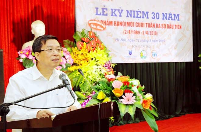 Tổng Biên tập Báo Hànộimới Nguyễn Hoàng Long phát biểu tại lễ kỷ niệm. Ảnh: Bá Hoạt