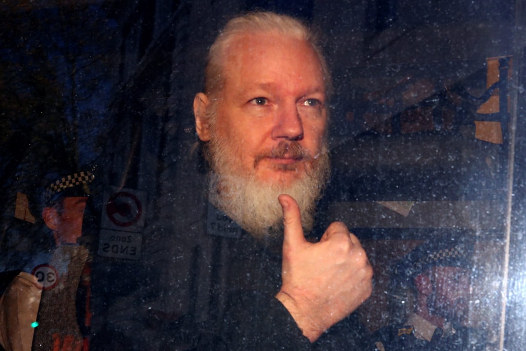 Nhà sáng lập WikiLeaks Julian Assange. Ảnh: Reuters