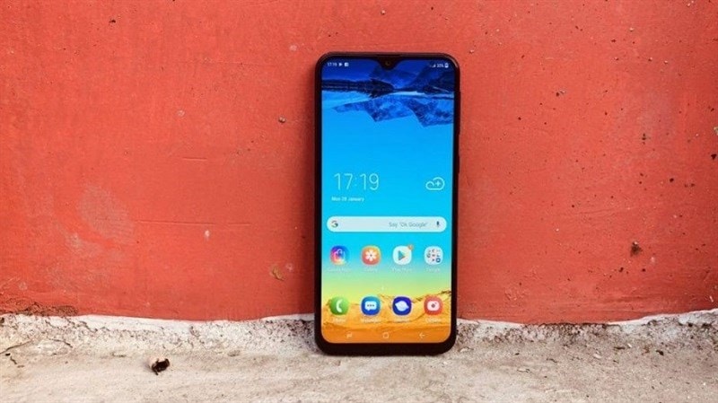 Galaxy A20e trang bị chip Exynos 7884 8 nhân, bộ nhớ RAM 3 GB.