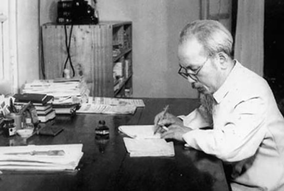 Chủ tịch Hồ Chí Minh Ảnh: T.L