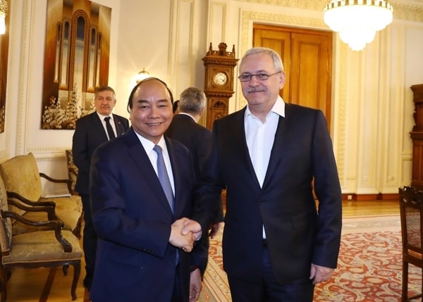 Thủ tướng Nguyễn Xuân Phúc và Chủ tịch Hạ viện Romania Liviu Dragnea. Ảnh: VGP