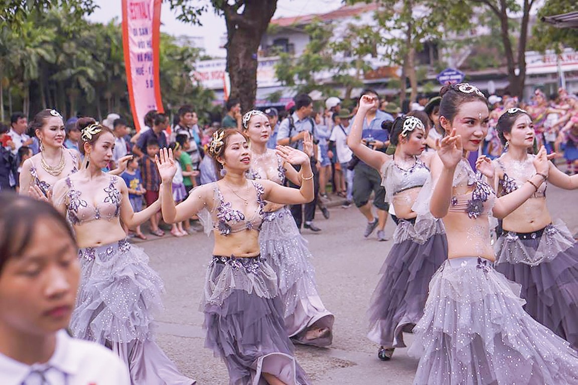 Chương trình biểu diễn nghệ thuật đường phố Festival Huế 2018