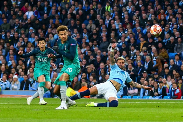 Son Heung-min tiếp tục sắm vai người hùng ghi lập cú đúp ngay tại Etihad giúp Gà trống lọt vào Bán kết. Ảnh: Getty
