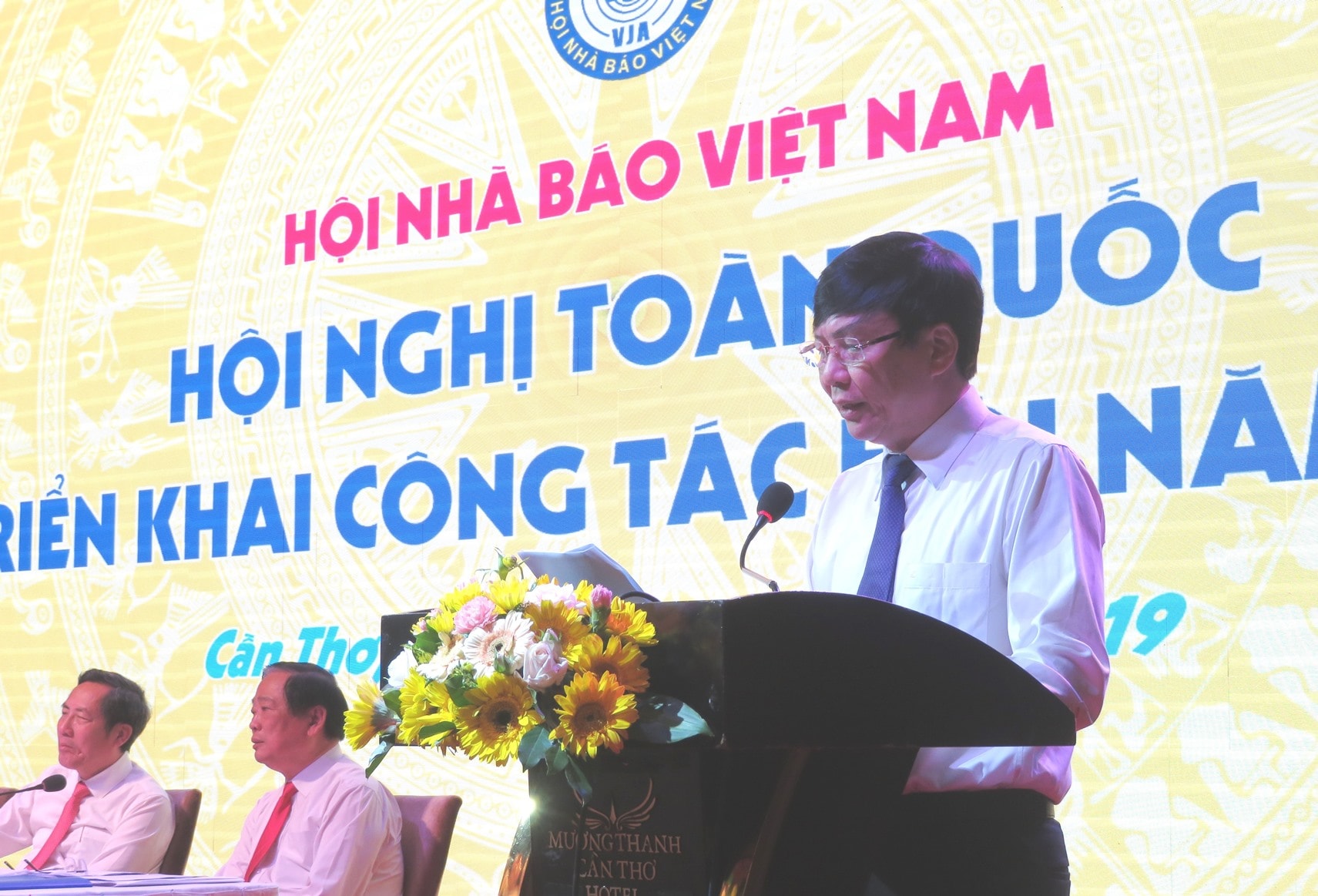 Phó Chủ tịch Thường trực Hội Nhà báo Việt Nam Hồ Quang Lợi phát biểu tại Hội nghị.