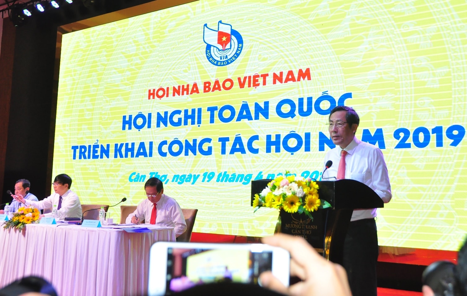 Chủ tịch Hội Nhà báo Việt Nam Thuận Hữu phát biểu khai mạc Hội nghị.