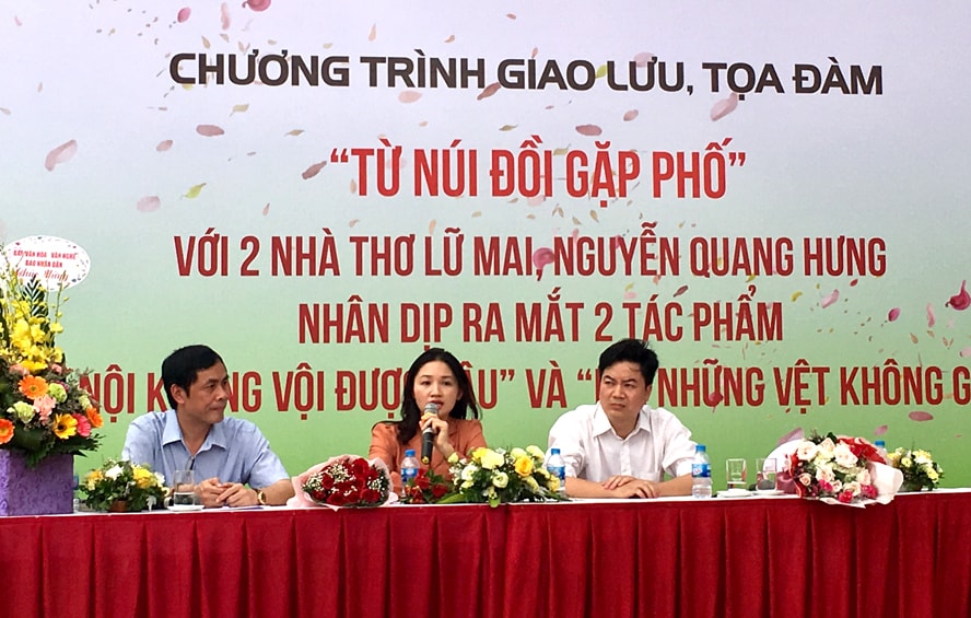 Buổi ra mắt sách diễn trong không khí nồng ấm, cởi mở, chân thành