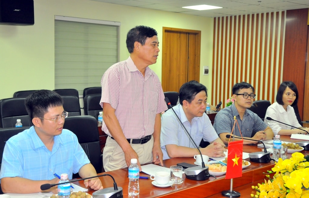 Chủ tịch Hội Nhà báo tỉnh Quảng Ninh Nguyễn Tiến Mạnh phát biểu tại buổi làm việc (Ảnh: báo QN)