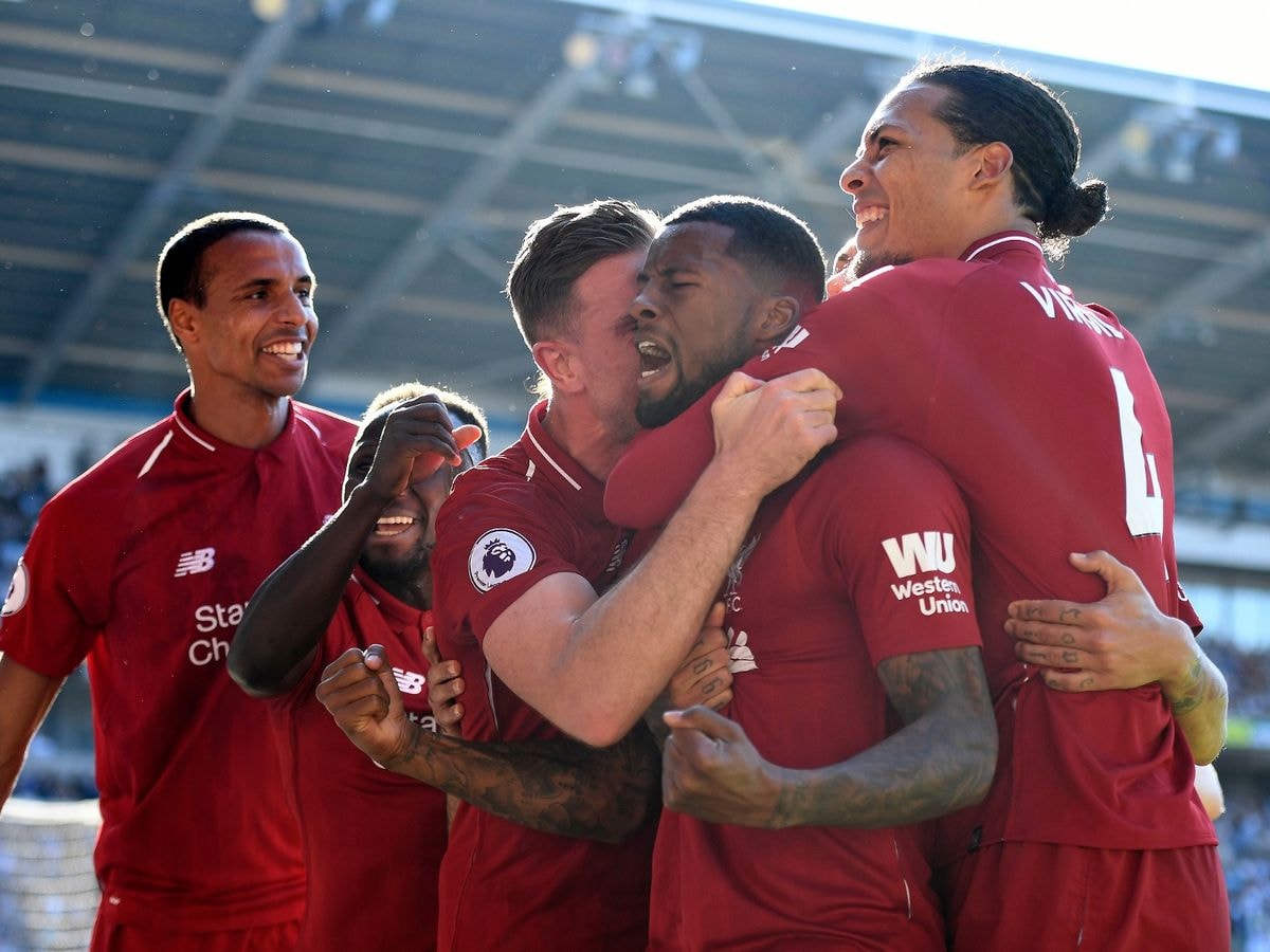 Wijnaldum và các đồng đội ăn mừng bàn thắng mở tỉ số. Ảnh: Getty