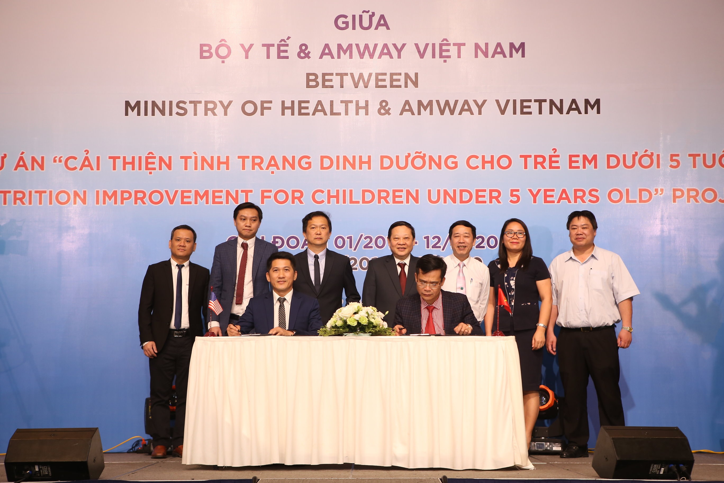 Đại diện Bộ Y tế và Công ty Amway Việt Nam ký kết Biên bản thỏa thuận Hợp tác Dự án “ Cải thiện tình trang dinh dưỡng cho trẻ em dưới 5 tuổi”